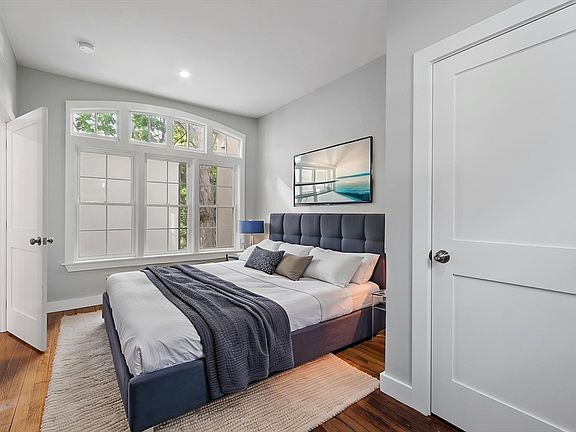 4th image of 80 South St #2