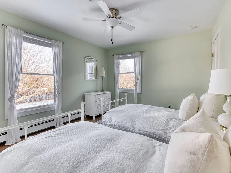 92 Pleasant Ln — Photo 10