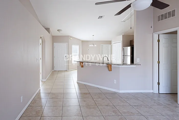 424 S Candler Ave — Photo 5