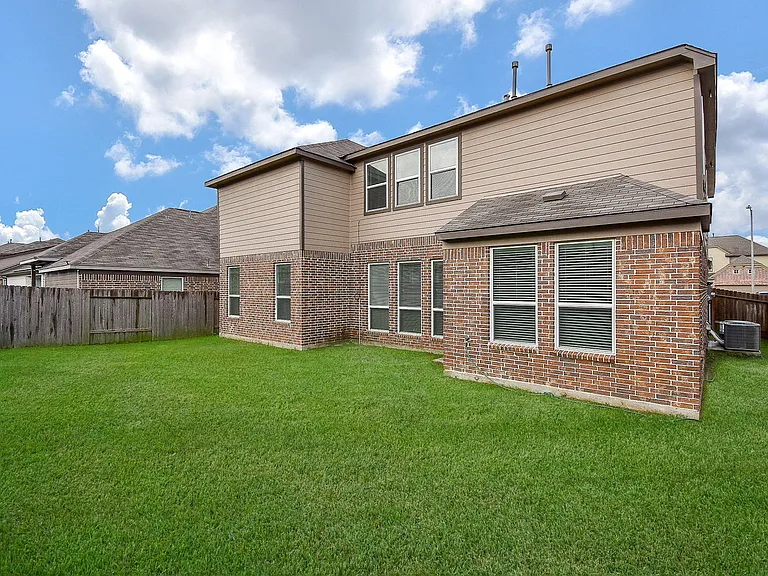 4442 Buentello Dr — Photo 18