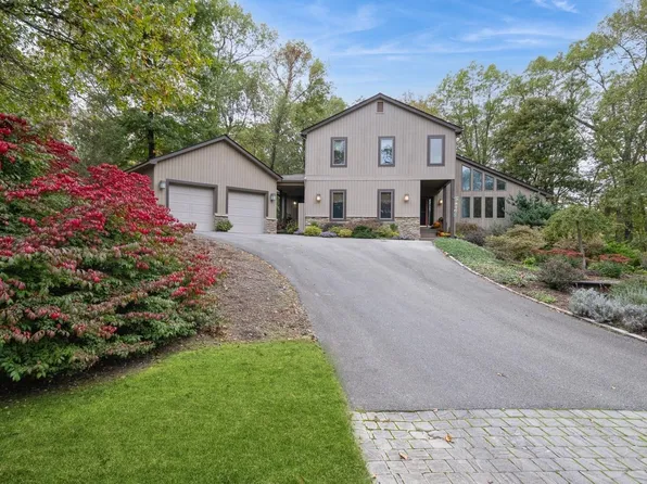 14 Stonehedge Drive, Poughkeepsie, NY 12603