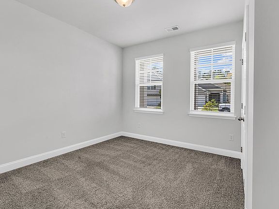 4th image of 207 Walnut Grove Ct.