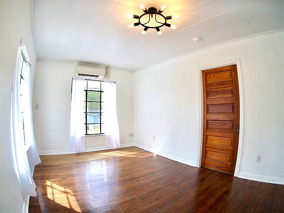 3rd image of 300 W 12th St #A