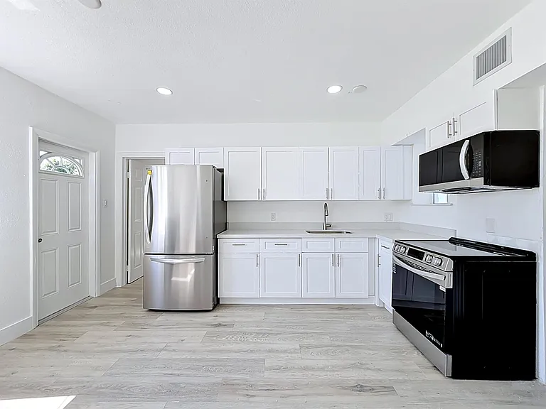 10230 SW 177th St — Photo 5