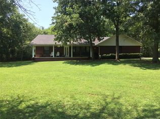 2044 E 8th St, Chouteau, OK 74337