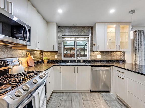 5th image of 20461 Deniza Ave