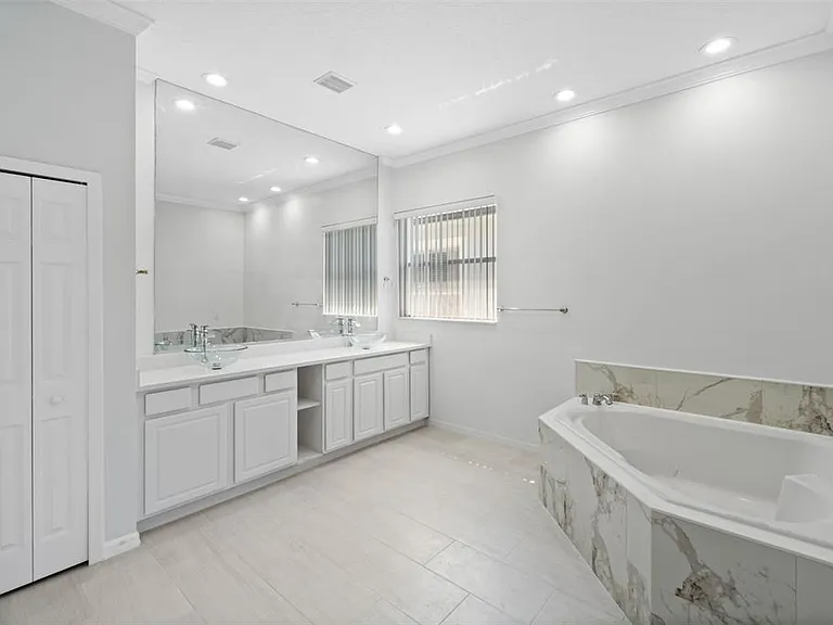 13121 Zori Ln — Photo 22