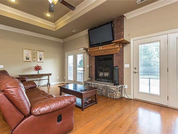 2nd image of 6 Hebrides Dr