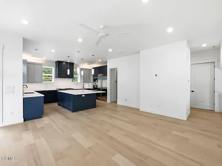 4043 W Crest Ct — Photo 5