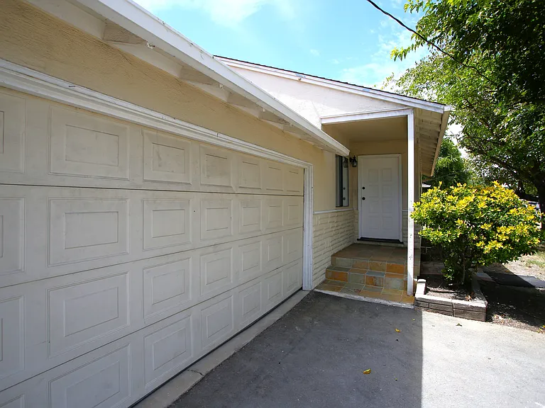 2020 Leland Way — Photo 4