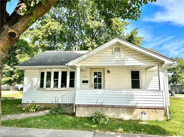1214 Archer Ave, Marshall, IL 62441