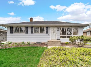 8148 Kooy Dr, Munster, IN 46321