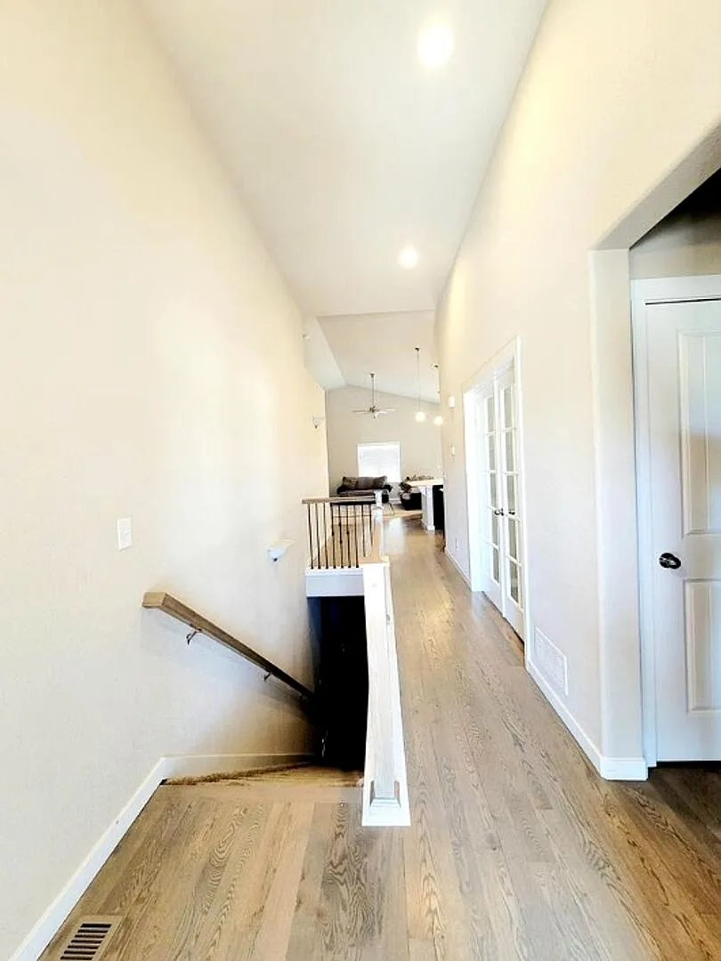 Spacious 5-Bedroom Home with Finished Basement, Fenced Yard & Move-In Special! — Photo 4