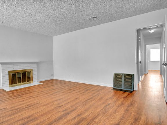 4th image of 23026 Kathryn Ave