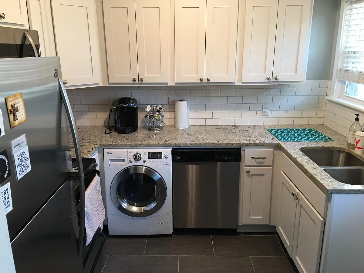 3607 Kenwood Avenue — Photo 2