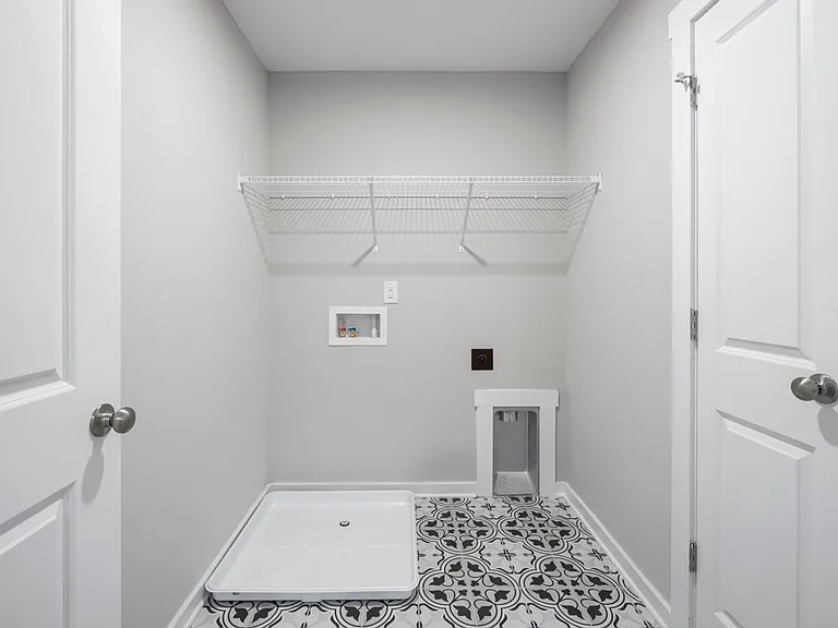 808 Lew St — Photo 33