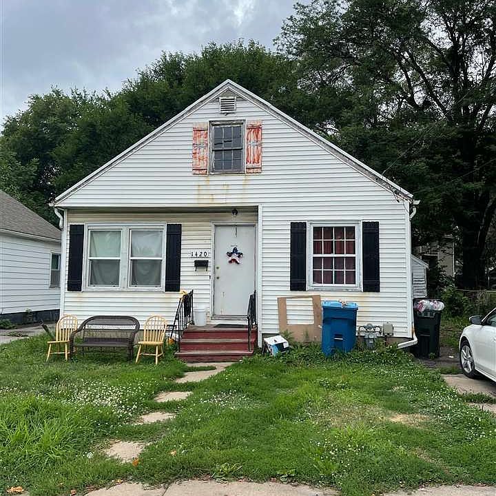 2nd image of 1420 Washington St