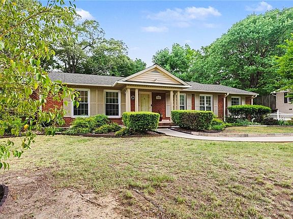 3rd image of 305 Ridgecrest Dr