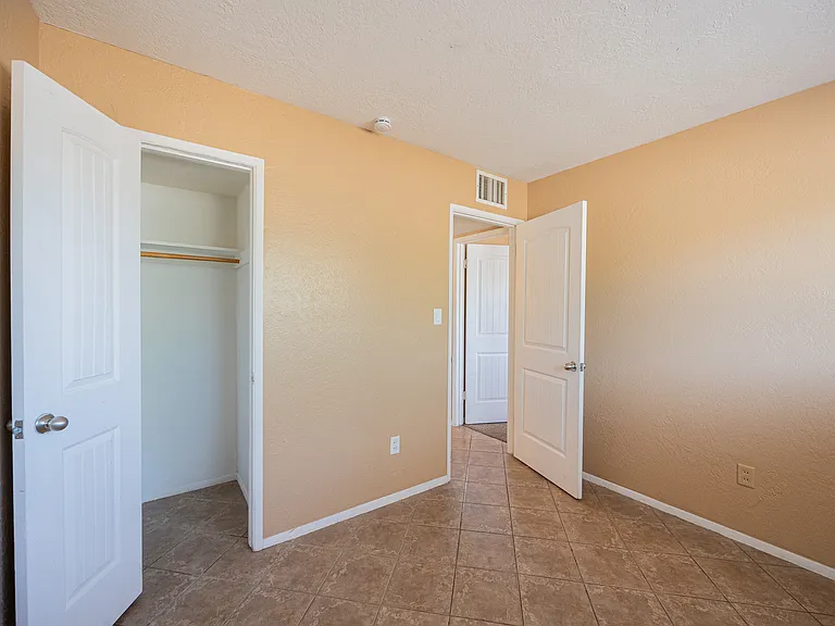 2130 W Cortez St — Photo 18