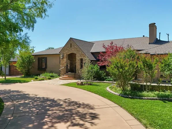 1802 Coventry Ln, Nichols Hills, OK 73120