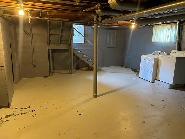 1252 Bourbon Ave — Photo 12