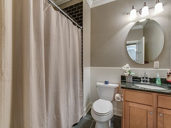 5th image of 407 NE 1st St