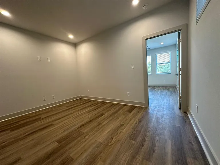 6804 Troya Ln — Photo 9