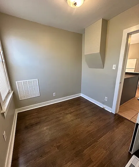 310 W Scott St #A — Photo 30