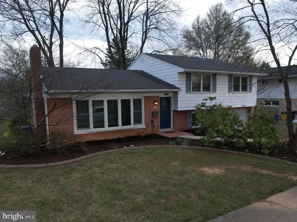 11 W Shore Dr, Camp Hill, PA 17011