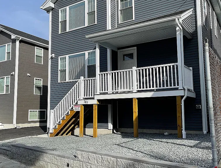 187 Montgomery Ave #2 — Photo 2