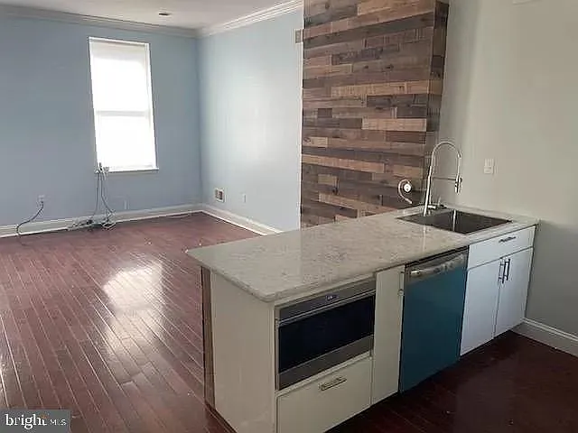 3 bed, 2.0 bath, 1600 sqft, $2,500 — Photo 2