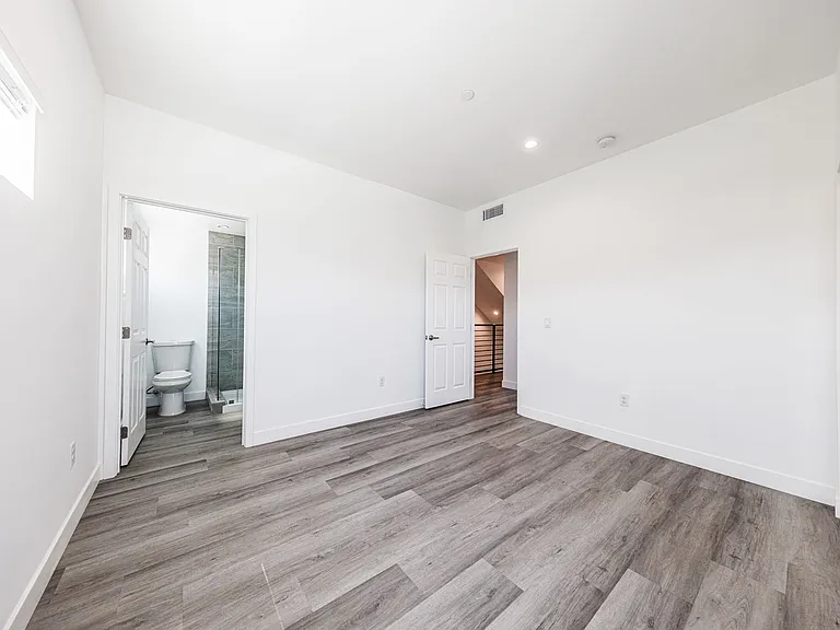 3015 Alsace Ave — Photo 63