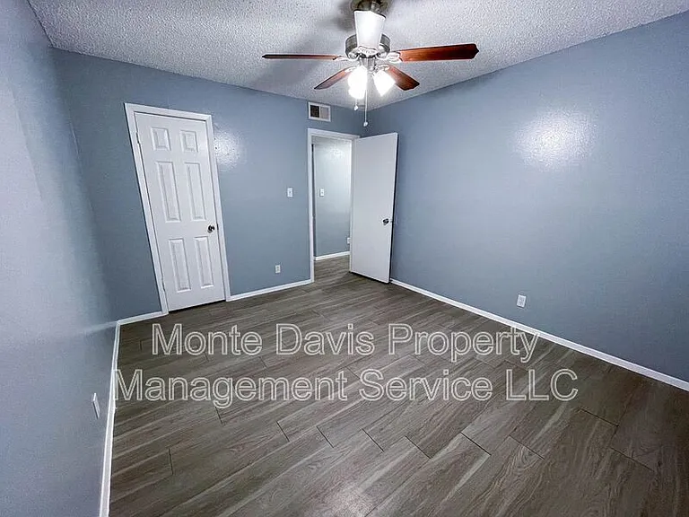 8907 Parkfield Dr #204 — Photo 17