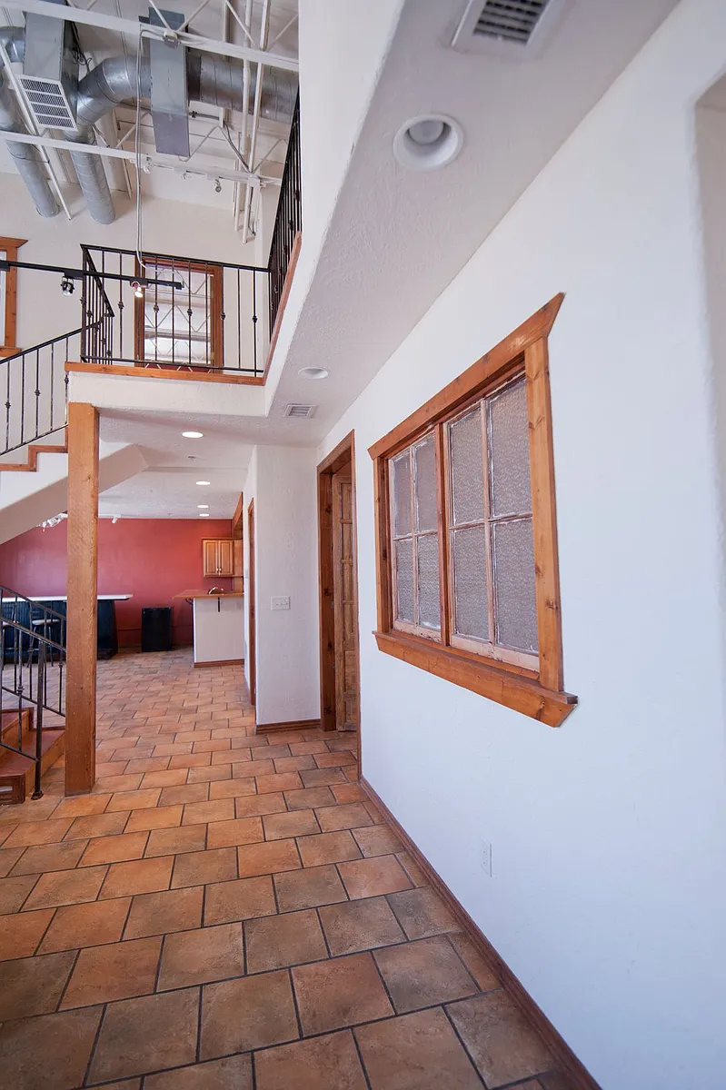 Building Photo - Artifacts Warehouse