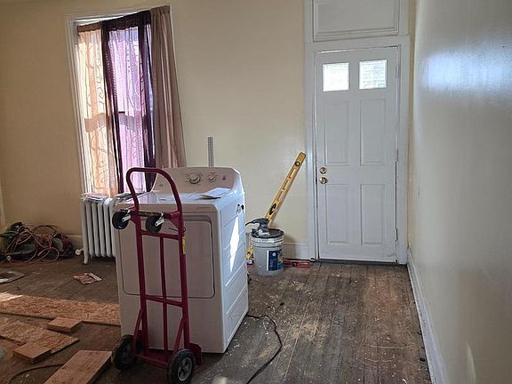 4th image of 2337 W Sergeant St