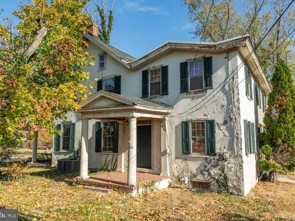 1086 Durham Rd, Newtown, PA 18940