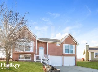 1933 Clay Ridge Dr, Liberty, MO 64068