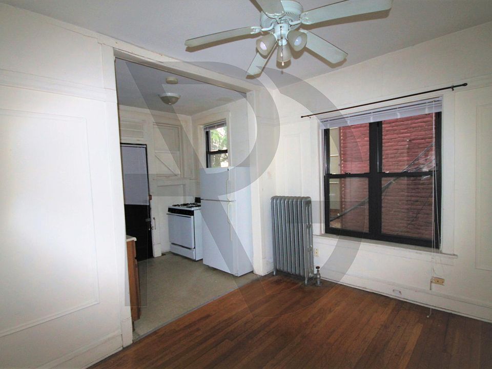 1st image of 630-38 W Arlington Pl #56