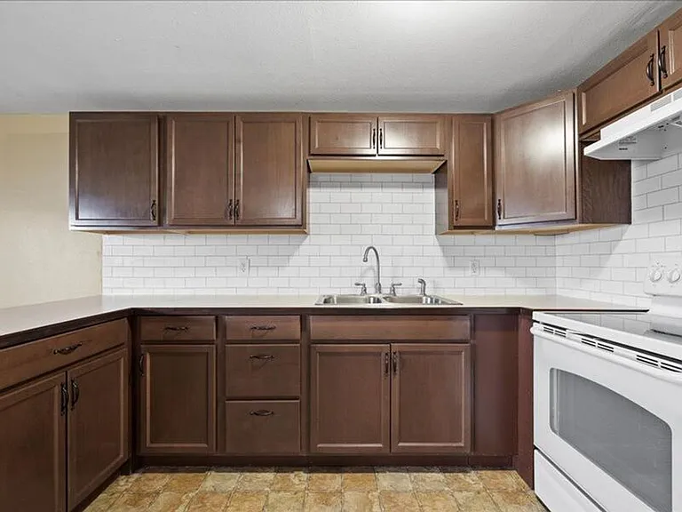 800 N Irving St #3 — Photo 11