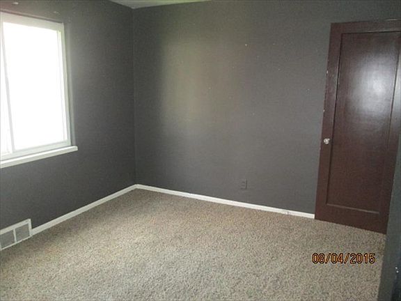 5th image of 456 Rockcliff Cir