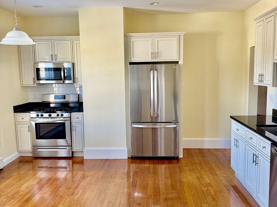 1st image of 46 Everard St #2