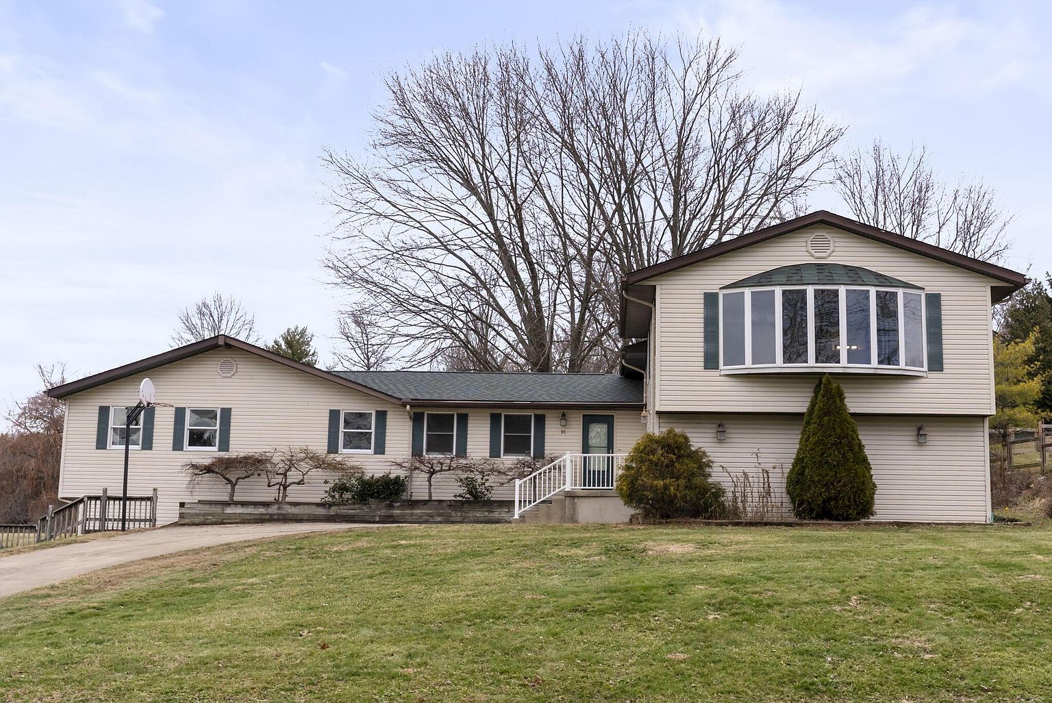 Listing photo 2 for 91 Dogwood Dr