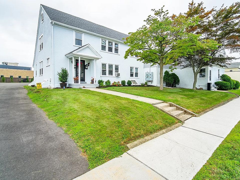 1st image of 1111 Essex Pl #1