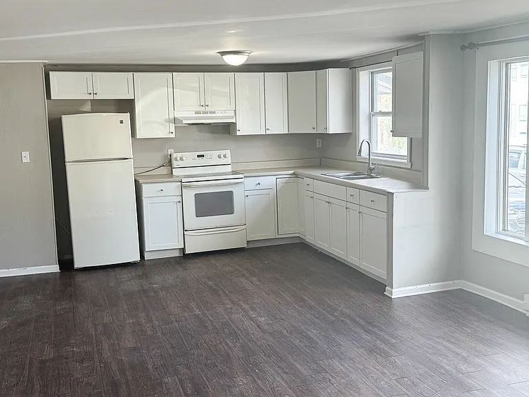 11 N Chestnut St #A — Photo 3