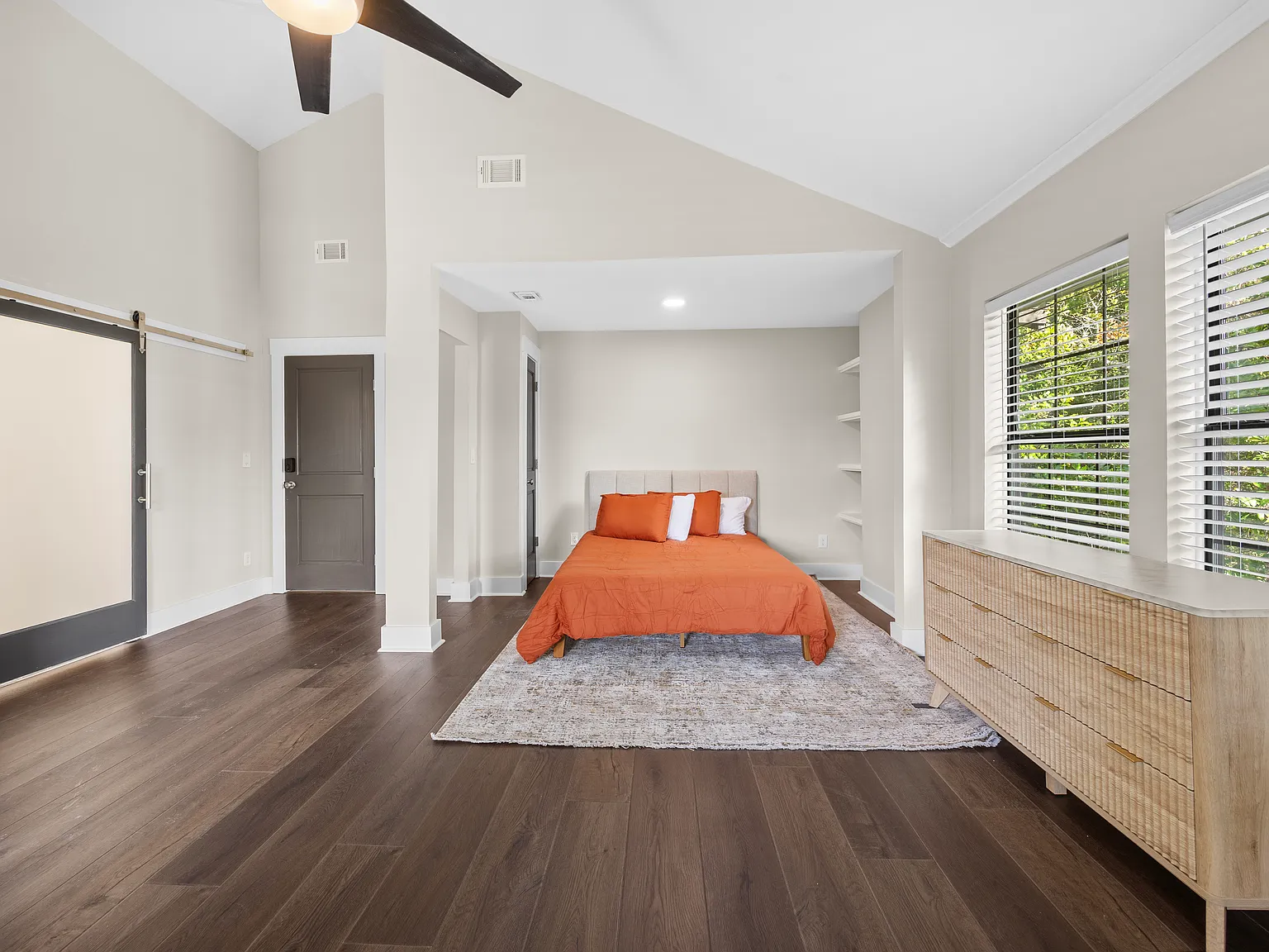 1 bed, 813 sqft, $2,000 — Photo 2