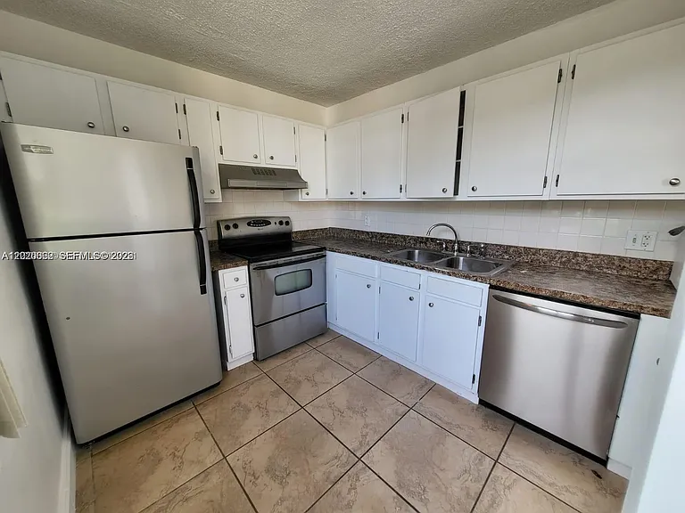 9440 Live Oak Pl #201 — Photo 7