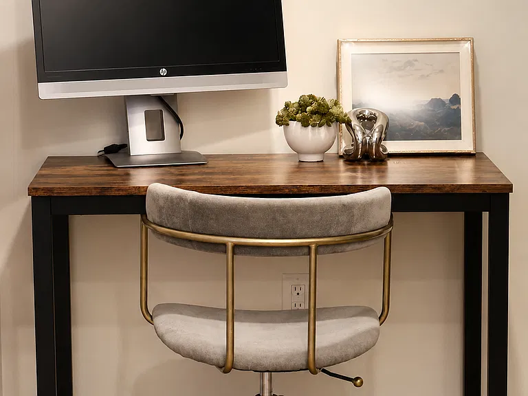 Dedicated workspace
Large external monitor
Comfortable office chairs
Fast high-speed Wi-Fi
Laptop-friendly workspace
Ideal for remote work and extended stays