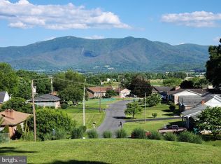 32 Greenfield Dr, Luray, VA 22835