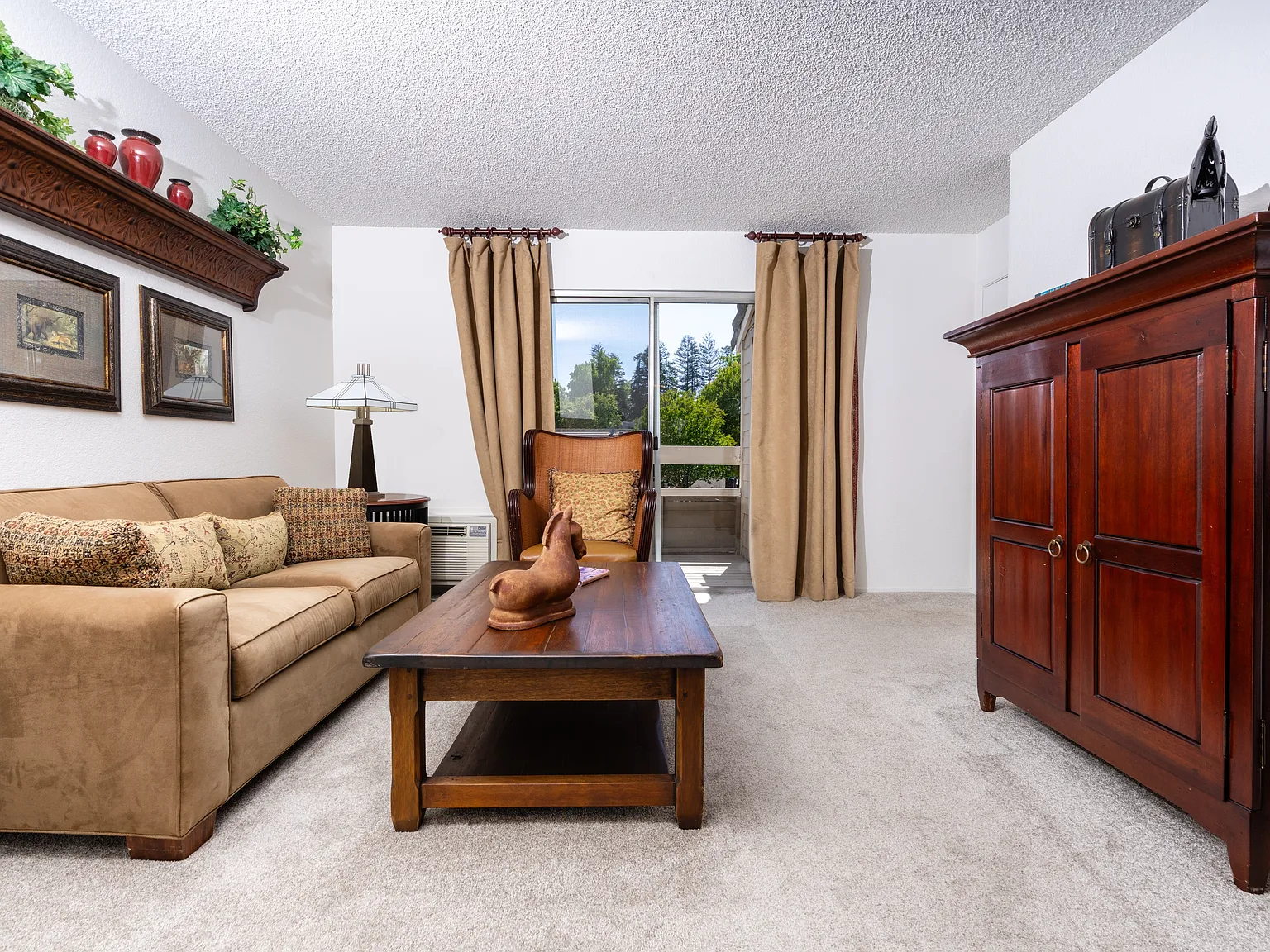 The Seasons Apartments — Photo 3