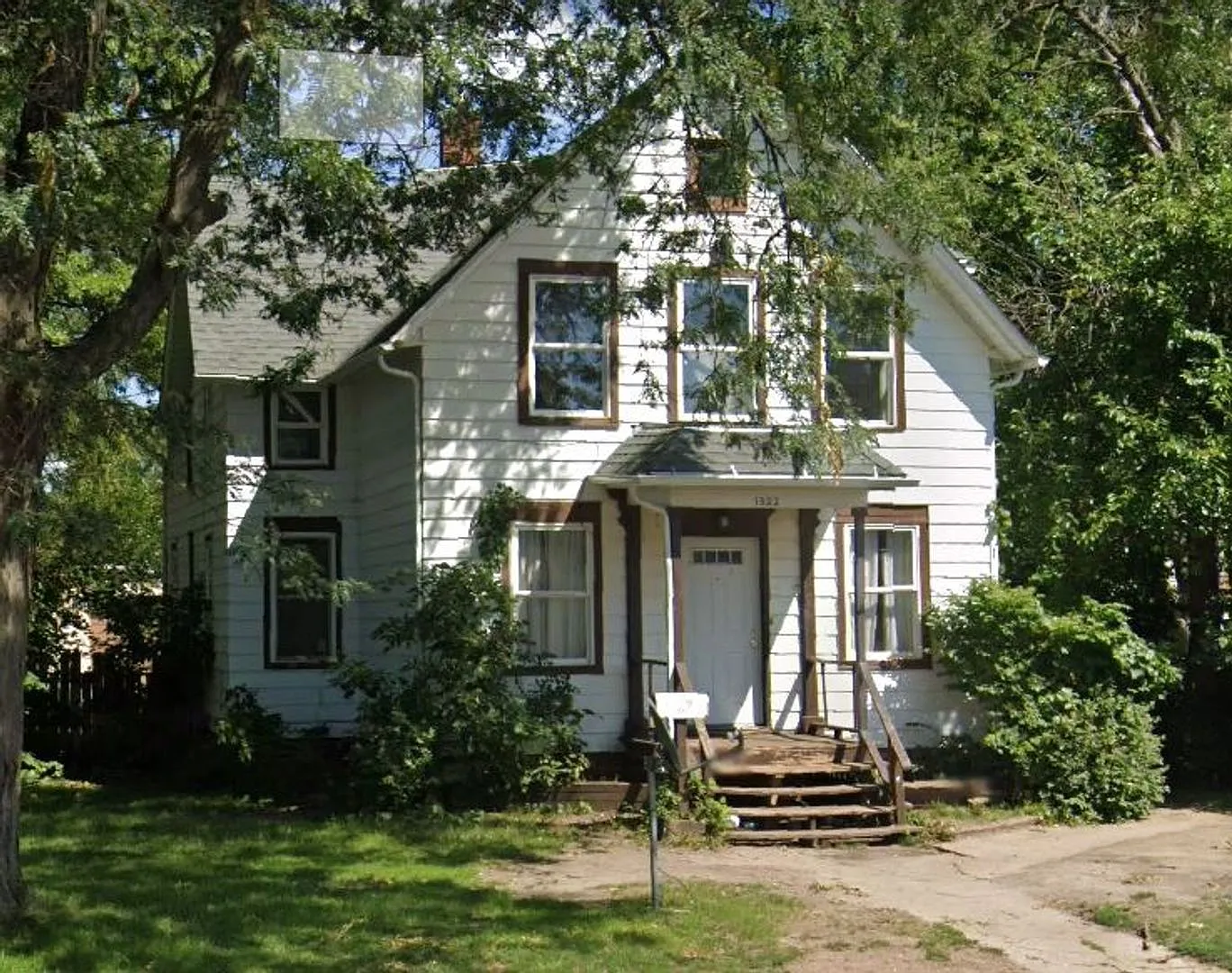 Spacious 5 Bed 2 Bath House - Pet-Friendly — Photo 1